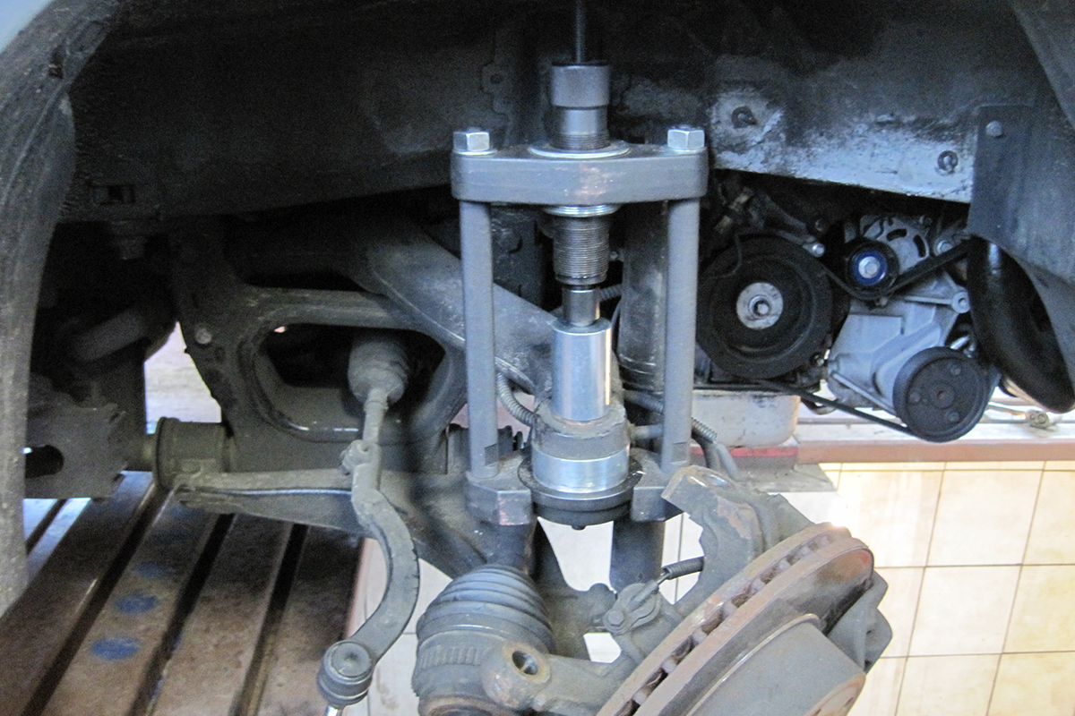 stahovák hydraulický 12t pro montáž a demontáž silentbloků BMW E36 - doprovodný obrázek 1