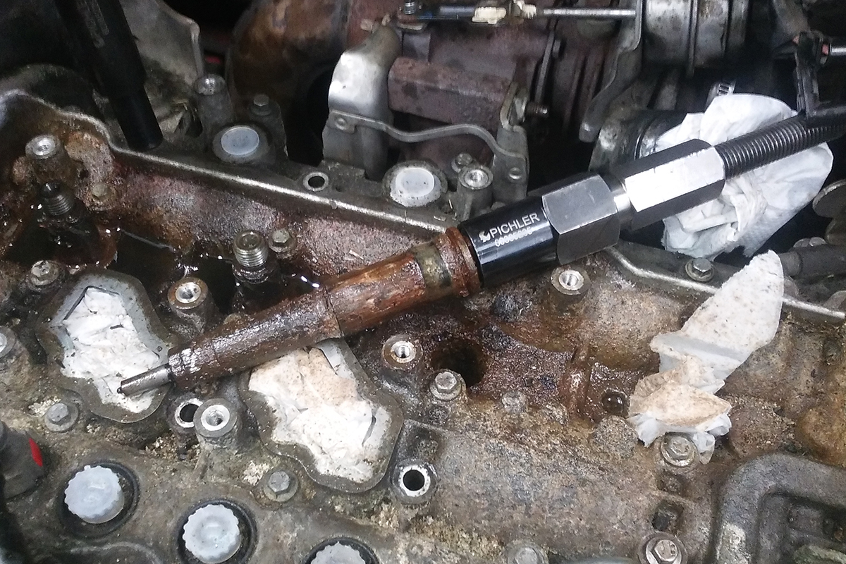 hydraulický vytahovák vstřikovačů z motorů Renault 1,6DCi, 2,0DCi a 2,3DCi (R9M, M9R a M9T) - doprovodný obrázek 1